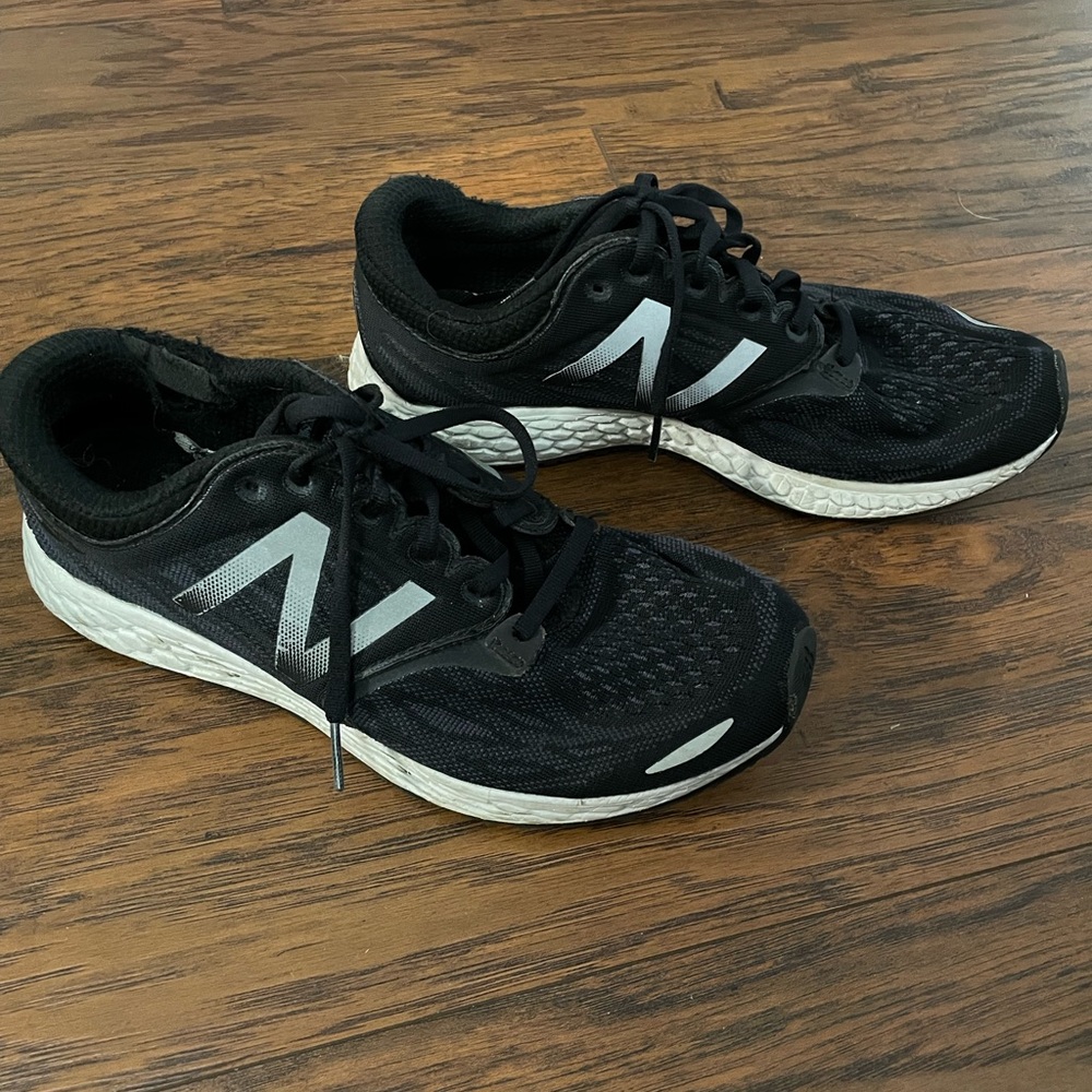 New Balance Womans Fresh Foam Running Shoes Black And White Sneakers Size 9